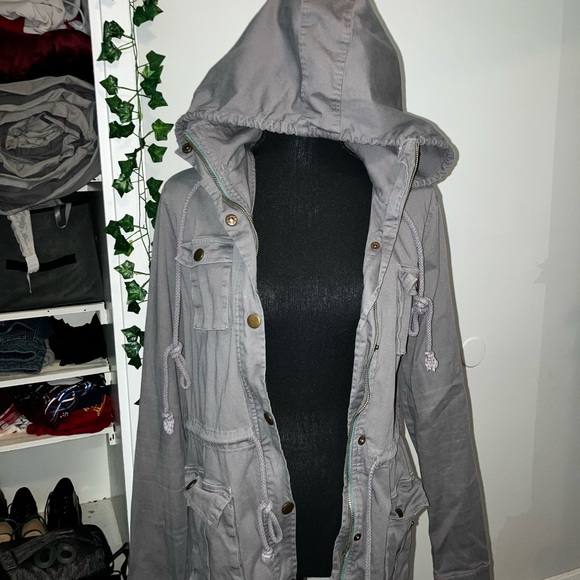 Grey jacket, size large - Picture 4 of 4